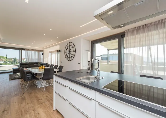 Luxury Penthouse Cosmacendi 아파트 자다르