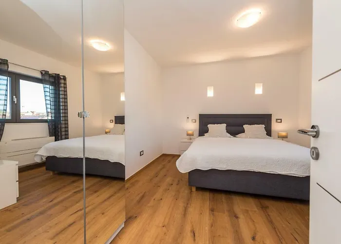 Luxury Penthouse Cosmacendi * זאדאר