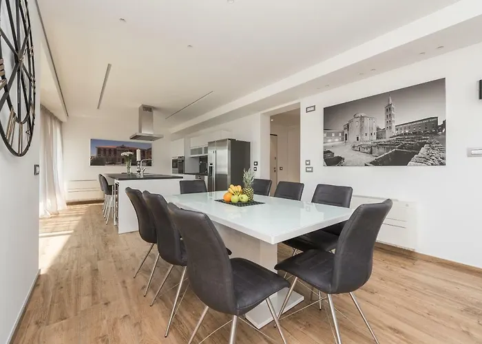 Luxury Penthouse Cosmacendi 자다르